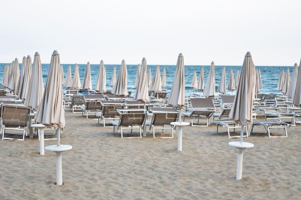 Piazza Nember Attico Con Vista Mare Apartment Lido di Jesolo Bagian luar foto